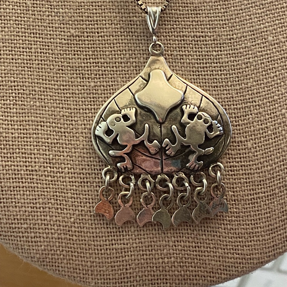 Vintage 925 Sterling Silver Frog Pendant with tassels by Gheaui - Picture 1 of 9